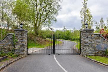 Entrance to the Mountain View Houses